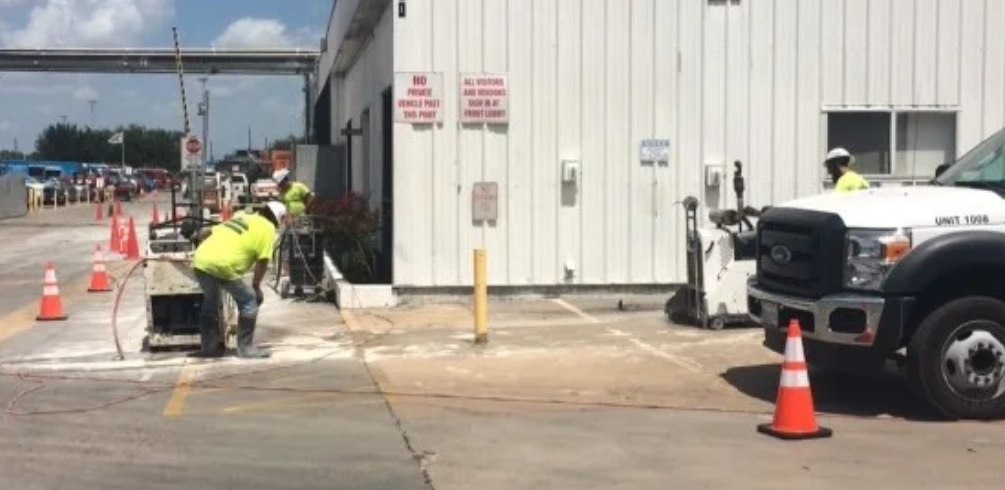 Heavy-duty diesel slab saw — deep concrete cutting (Photo 15)